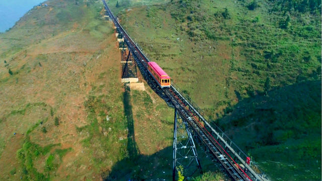 Tàu hỏa leo nui tại Sapa